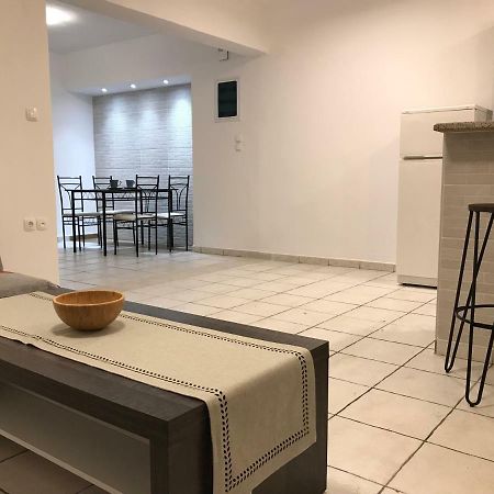 Modern City Center Apartment Preveza Marina Buitenkant foto